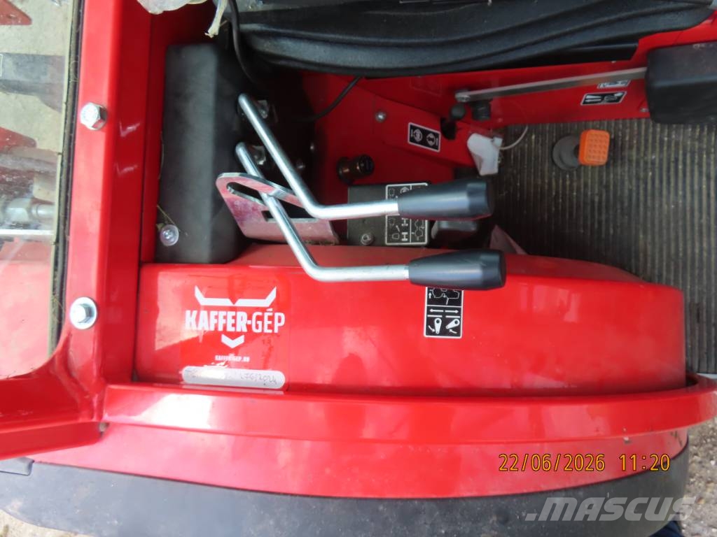 Antonio Carraro TTR 4400 HST II traktor + tartozékok Трактори