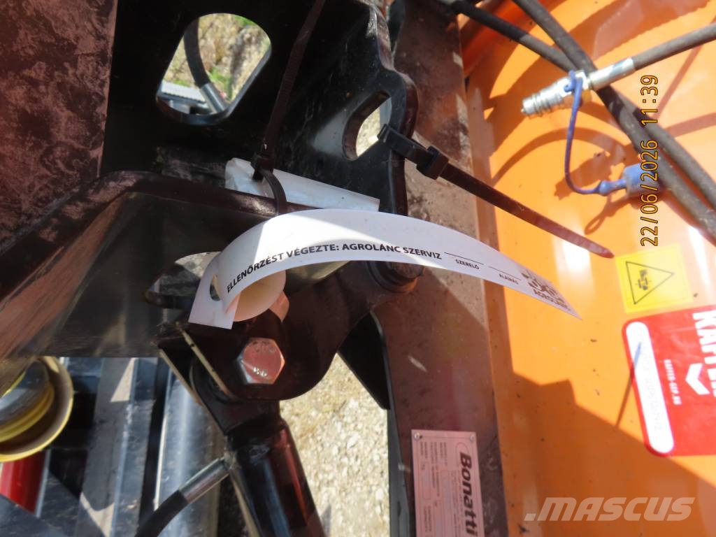 Antonio Carraro TTR 4400 HST II traktor + tartozékok Трактори