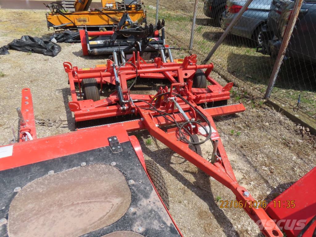Antonio Carraro TTR 4400 HST II traktor + tartozékok Трактори