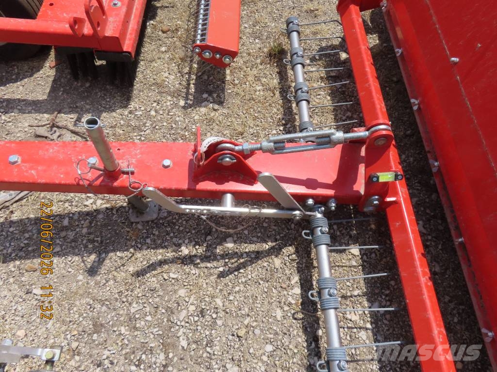 Antonio Carraro TTR 4400 HST II traktor + tartozékok Трактори