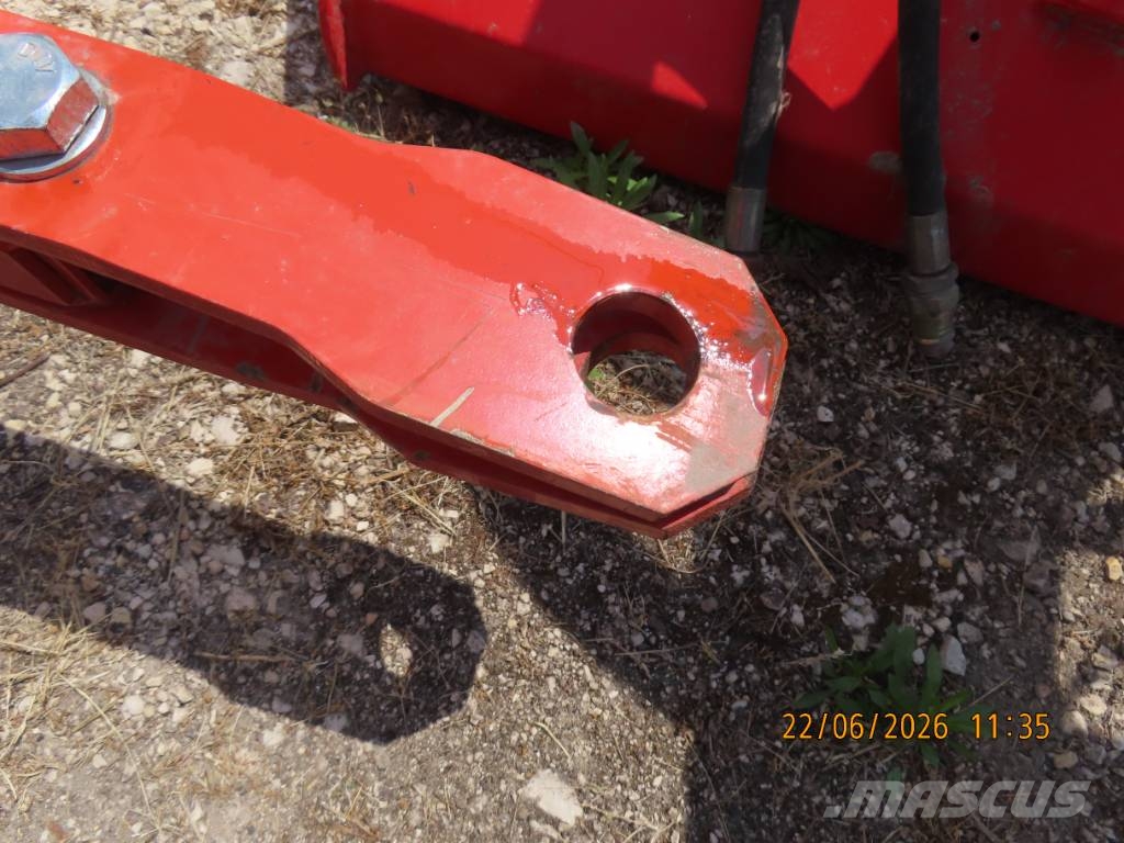 Antonio Carraro TTR 4400 HST II traktor + tartozékok Трактори