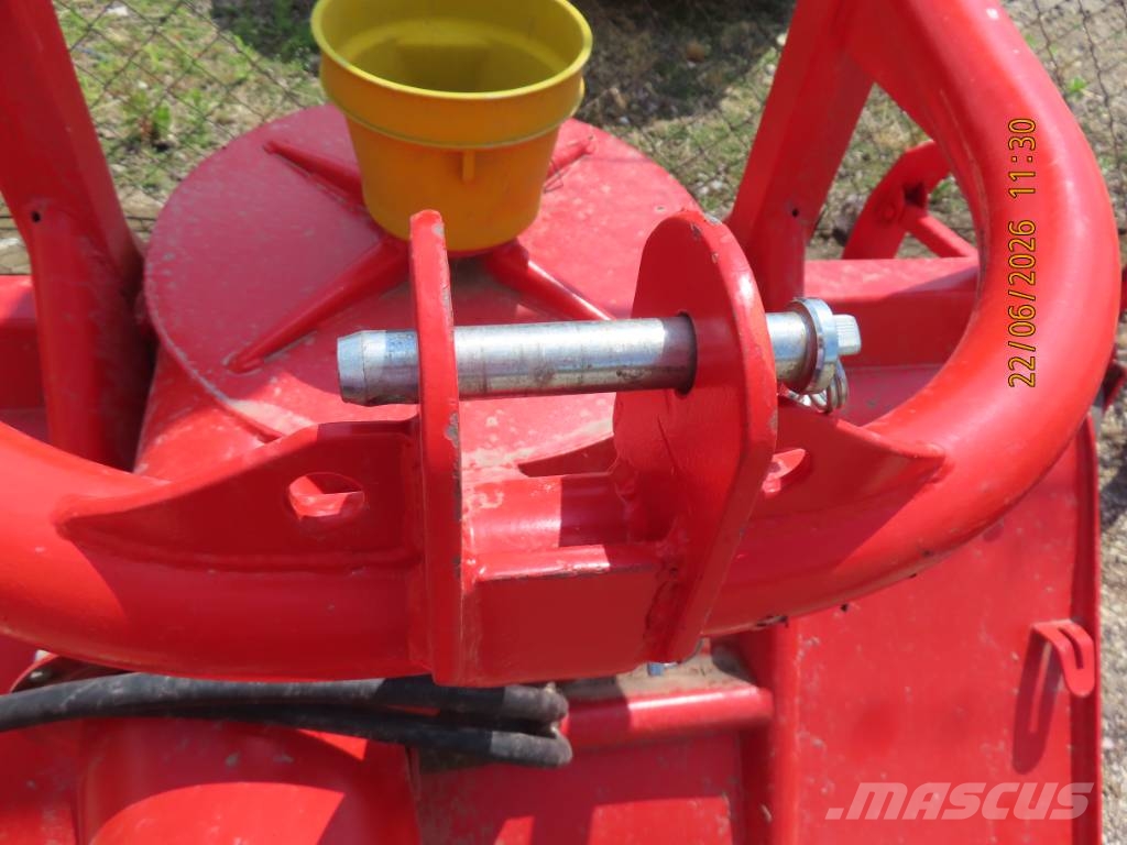 Antonio Carraro TTR 4400 HST II traktor + tartozékok Трактори