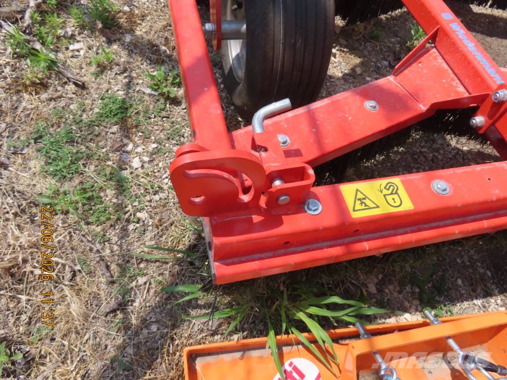 Antonio Carraro TTR 4400 HST II traktor + tartozékok Трактори