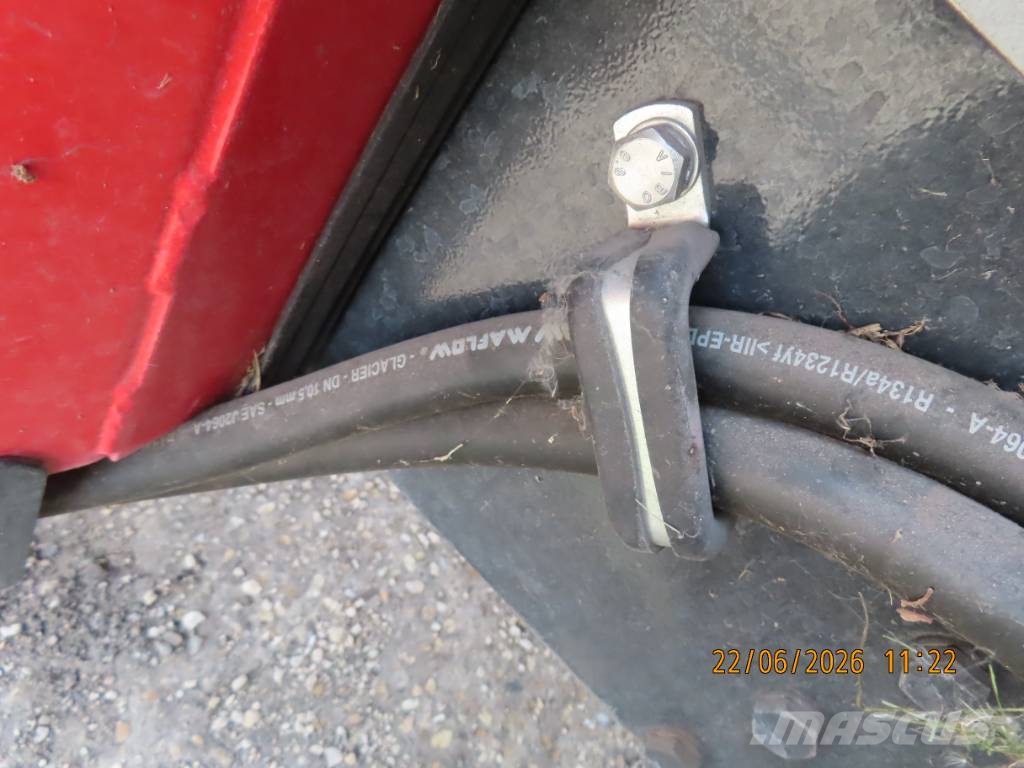 Antonio Carraro TTR 4400 HST II traktor + tartozékok Трактори