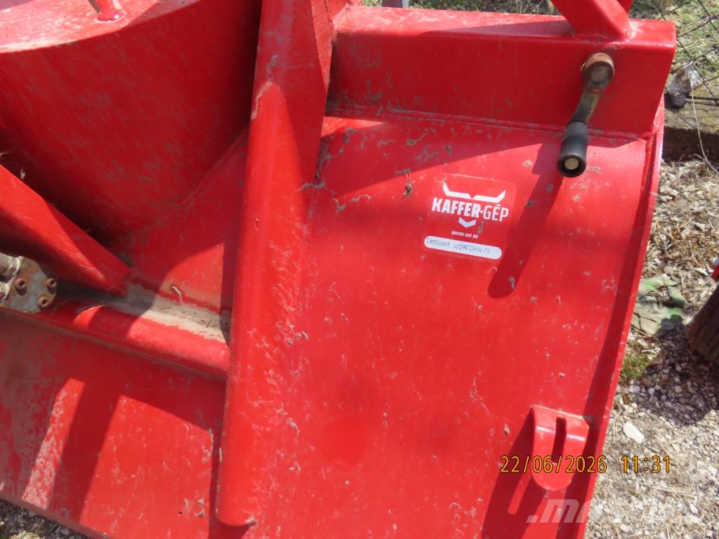 Antonio Carraro TTR 4400 HST II traktor + tartozékok Трактори