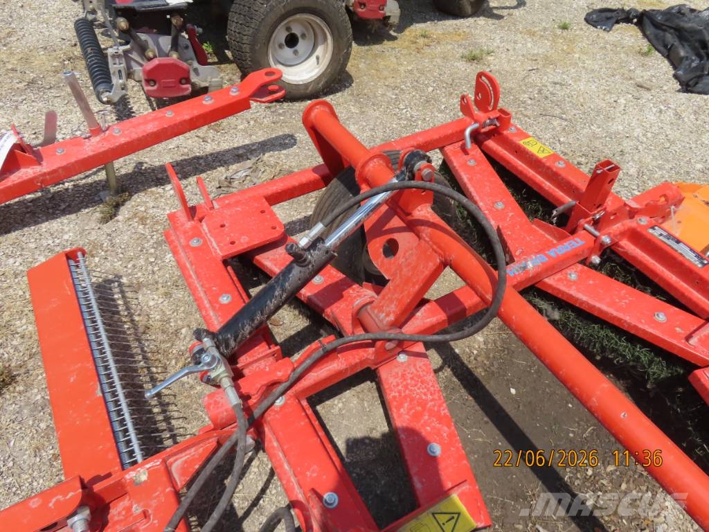 Antonio Carraro TTR 4400 HST II traktor + tartozékok Трактори