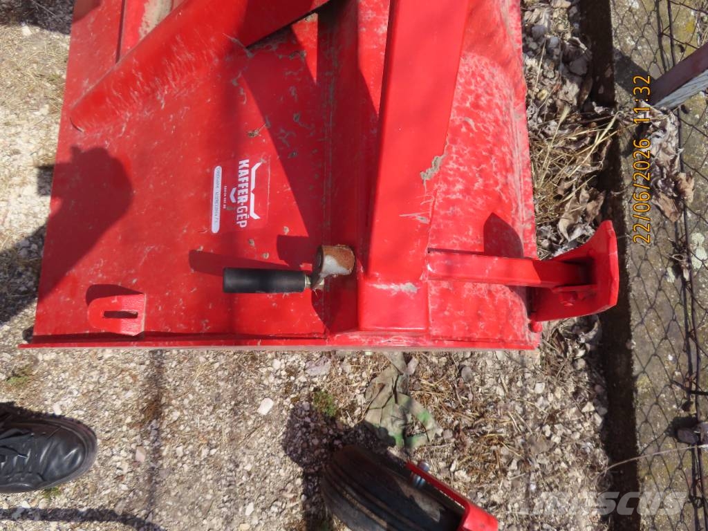Antonio Carraro TTR 4400 HST II traktor + tartozékok Трактори
