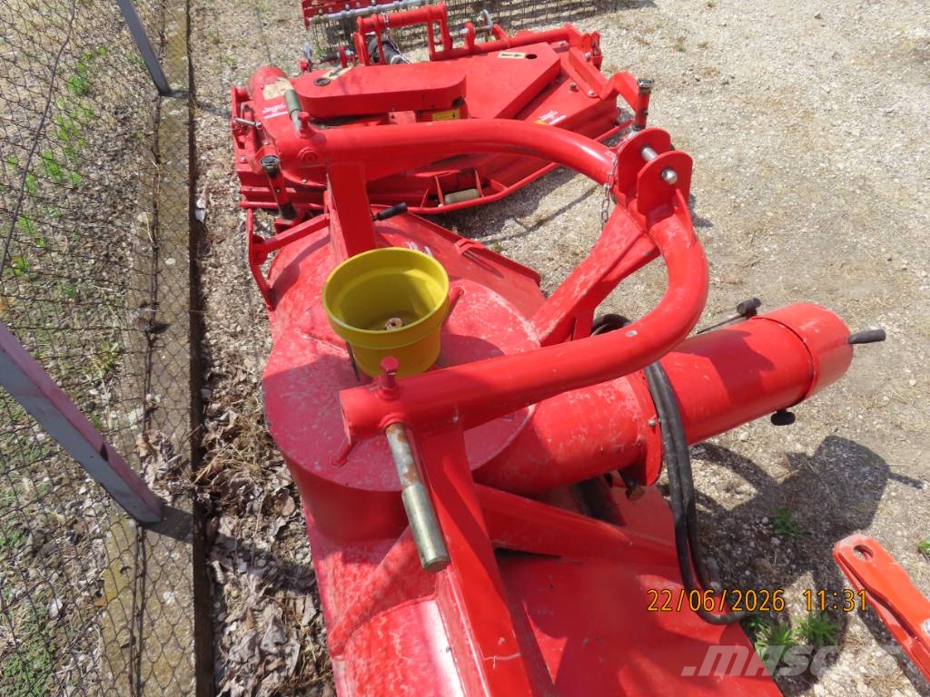 Antonio Carraro TTR 4400 HST II traktor + tartozékok Трактори