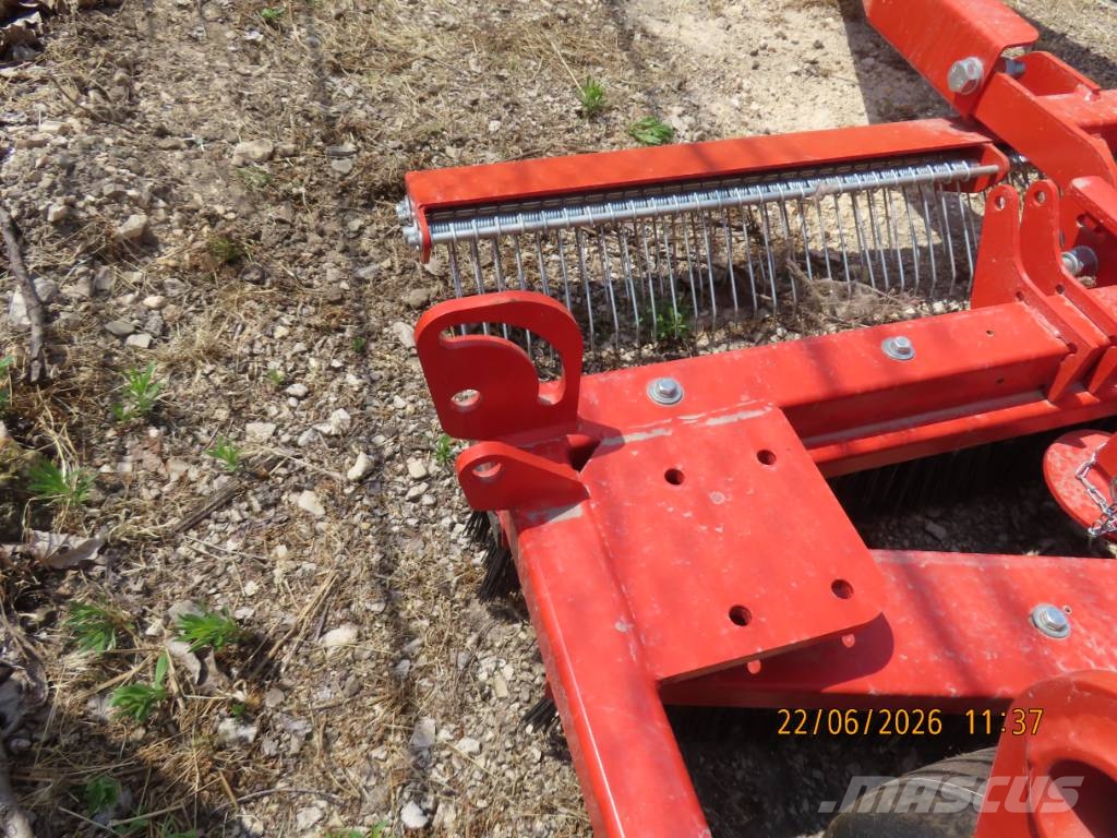 Antonio Carraro TTR 4400 HST II traktor + tartozékok Трактори
