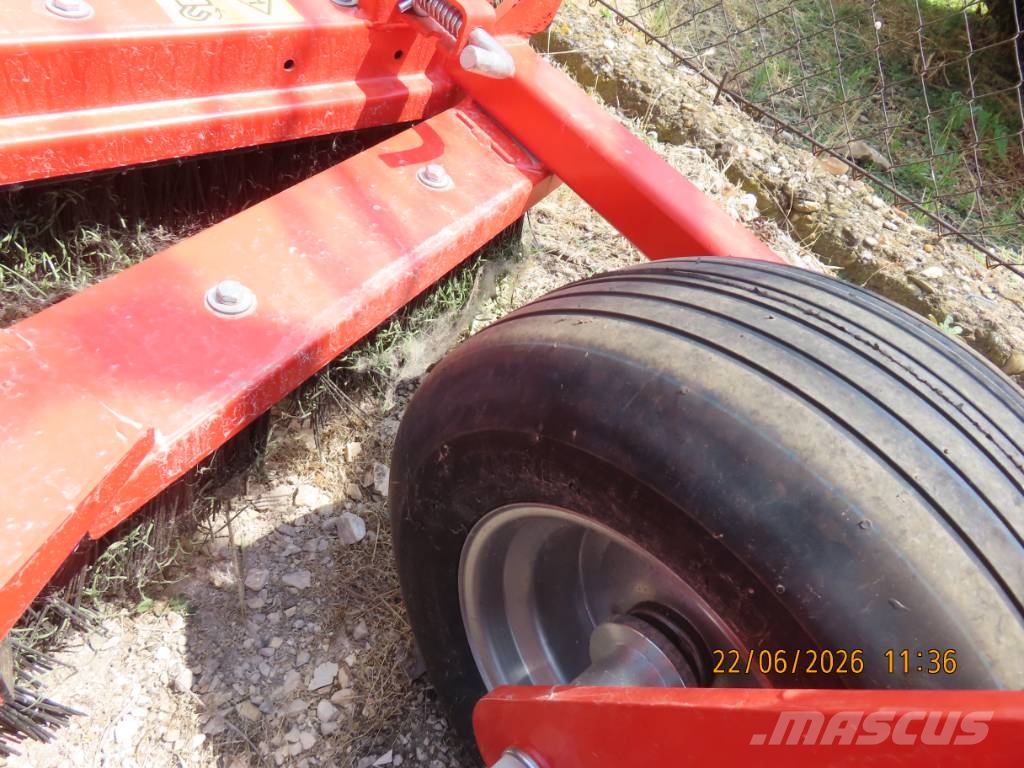 Antonio Carraro TTR 4400 HST II traktor + tartozékok Трактори