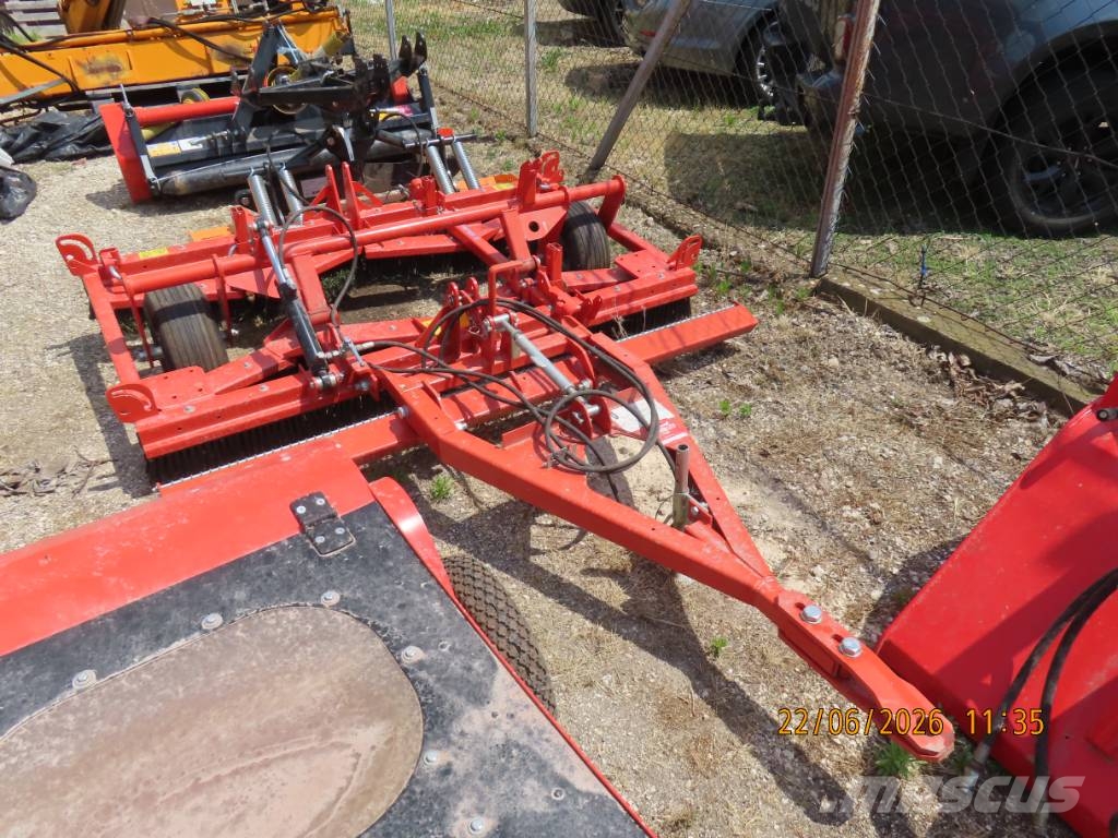 Antonio Carraro TTR 4400 HST II traktor + tartozékok Трактори