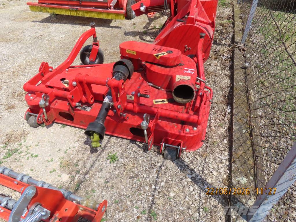 Antonio Carraro TTR 4400 HST II traktor + tartozékok Трактори