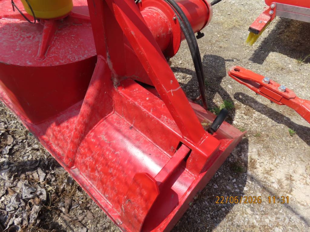 Antonio Carraro TTR 4400 HST II traktor + tartozékok Трактори