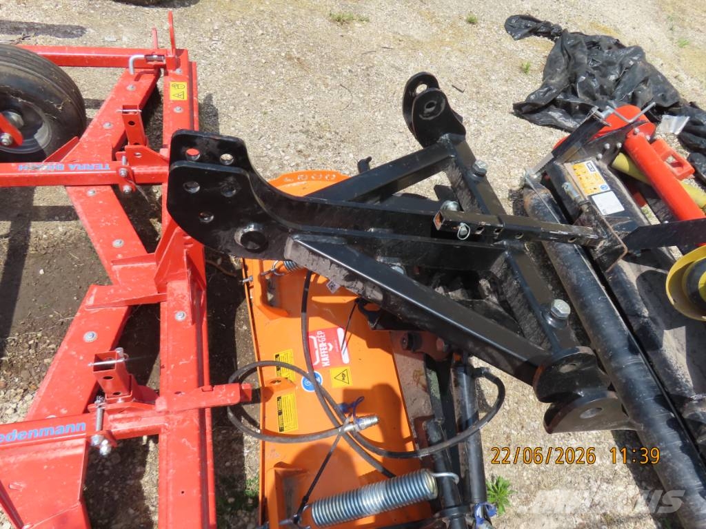 Antonio Carraro TTR 4400 HST II traktor + tartozékok Трактори