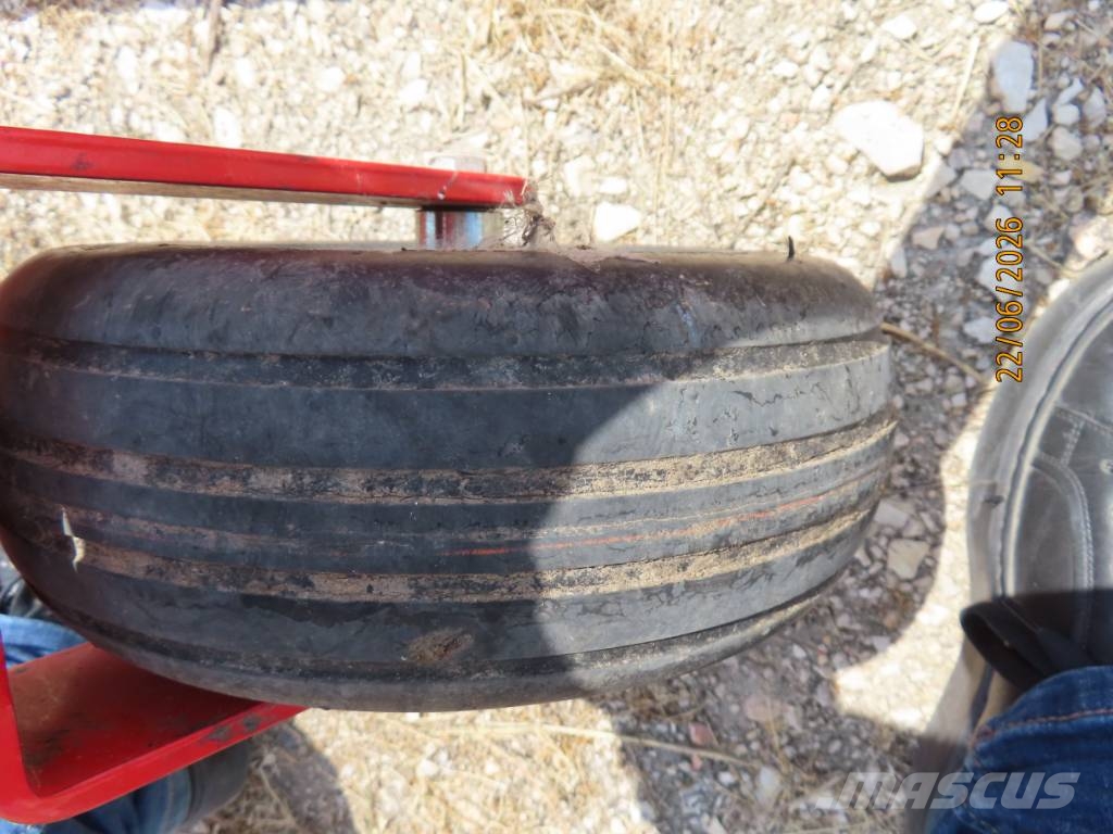 Antonio Carraro TTR 4400 HST II traktor + tartozékok Трактори