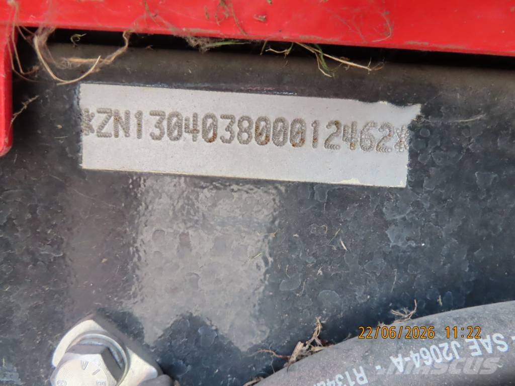 Antonio Carraro TTR 4400 HST II traktor + tartozékok Трактори