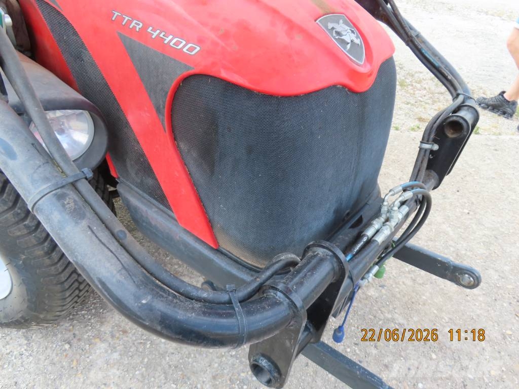 Antonio Carraro TTR 4400 HST II traktor + tartozékok Трактори