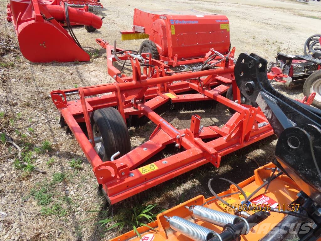Antonio Carraro TTR 4400 HST II traktor + tartozékok Трактори