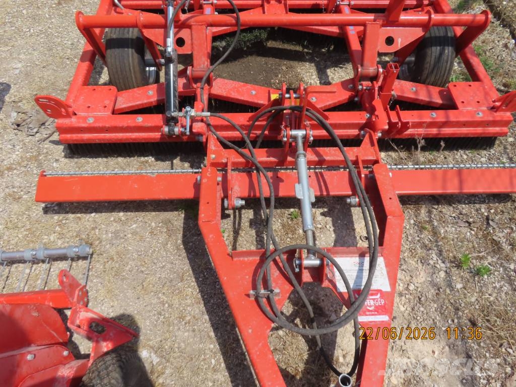 Antonio Carraro TTR 4400 HST II traktor + tartozékok Трактори
