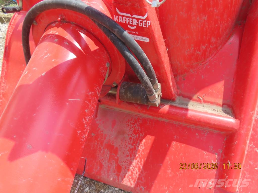 Antonio Carraro TTR 4400 HST II traktor + tartozékok Трактори