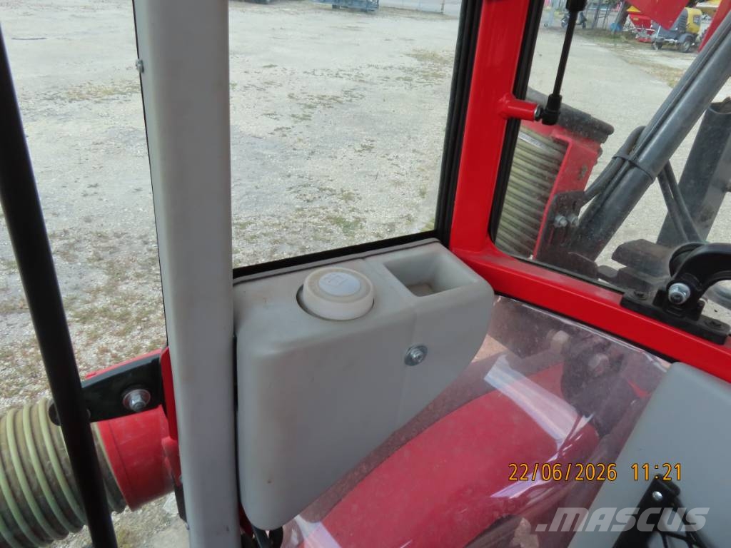 Antonio Carraro TTR 4400 HST II traktor + tartozékok Трактори