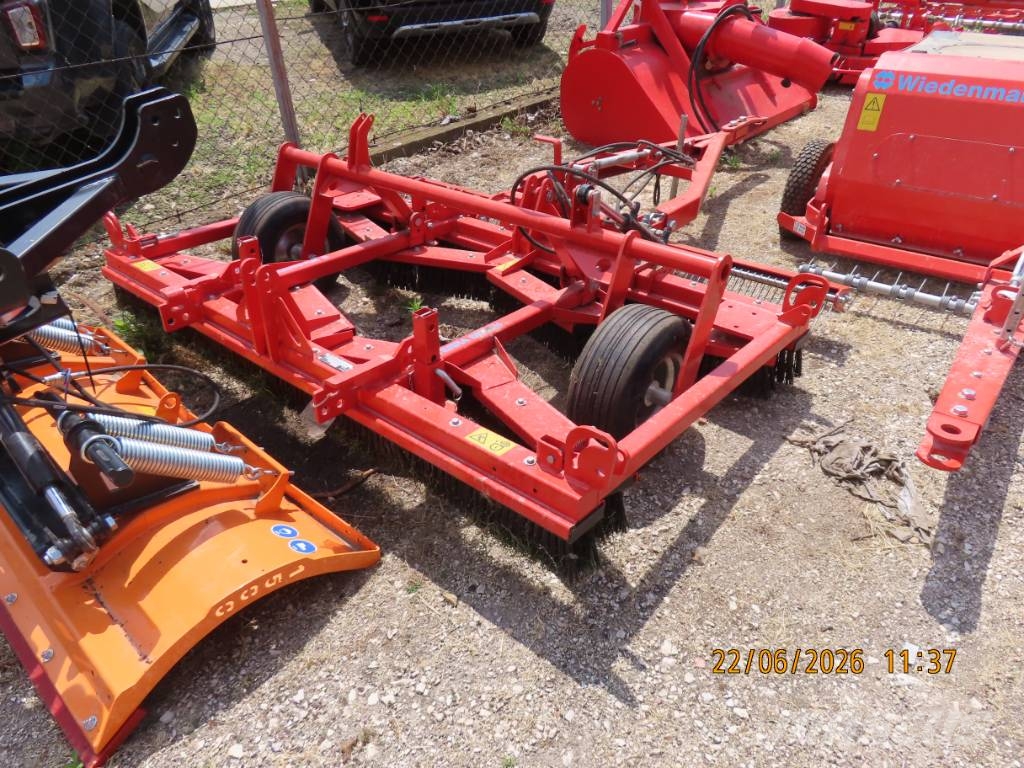 Antonio Carraro TTR 4400 HST II traktor + tartozékok Трактори