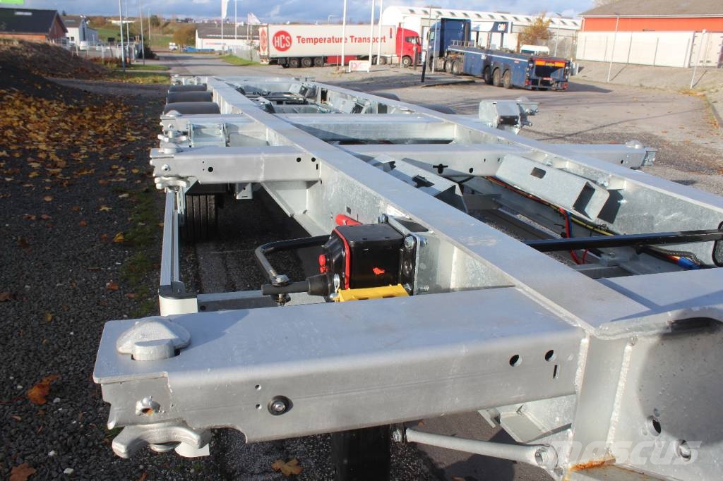 AMT CO310 3 akslet container chassis med udskud i bag Containeranhänger