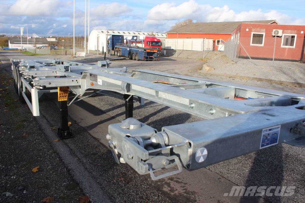 AMT CO310 3 akslet container chassis med udskud i bag Containeranhänger