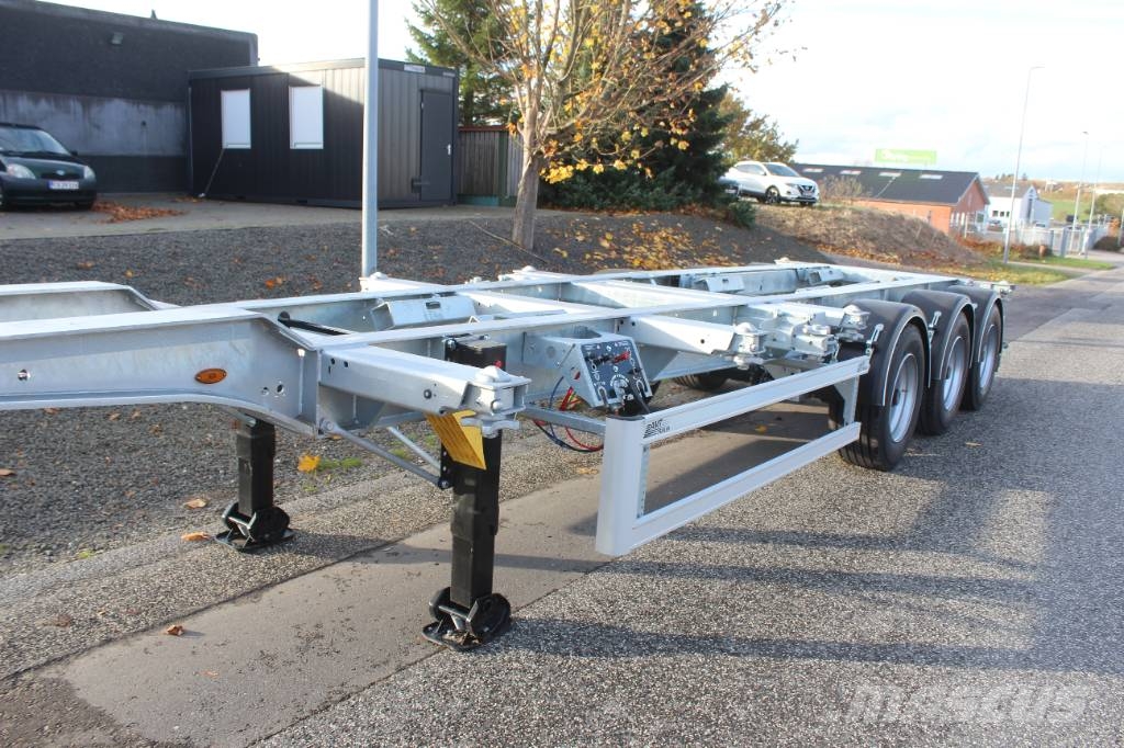 AMT CO310 3 akslet container chassis med udskud i bag Containeranhänger