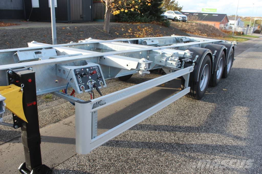 AMT CO310 3 akslet container chassis med udskud i bag Containeranhänger