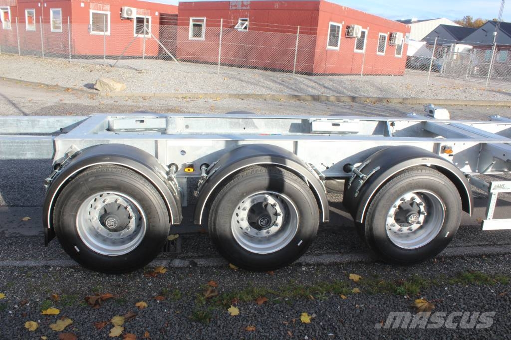 AMT CO310 3 akslet container chassis med udskud i bag Containeranhänger