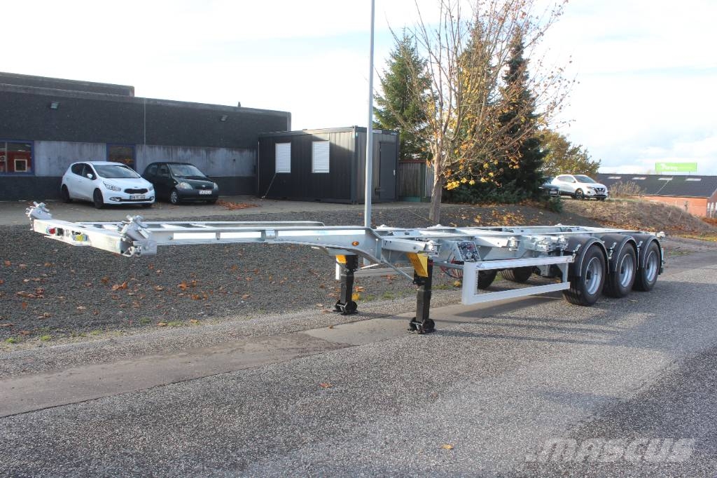 AMT CO310 3 akslet container chassis med udskud i bag Containeranhänger