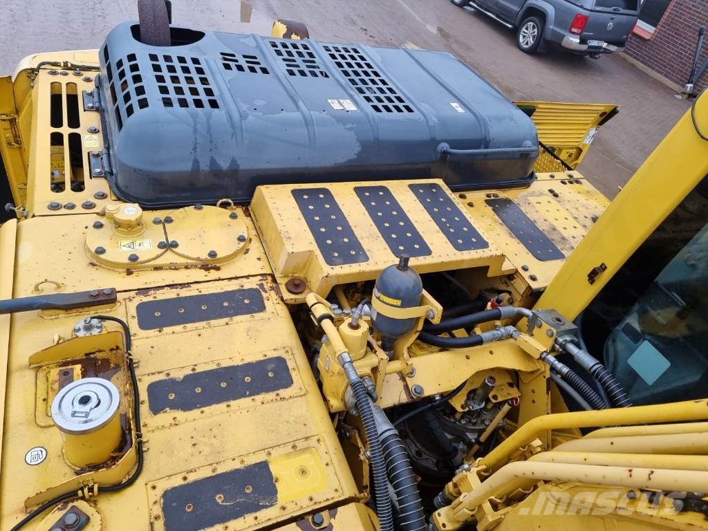 Komatsu HB 215 Hybrid حفارات زحافة
