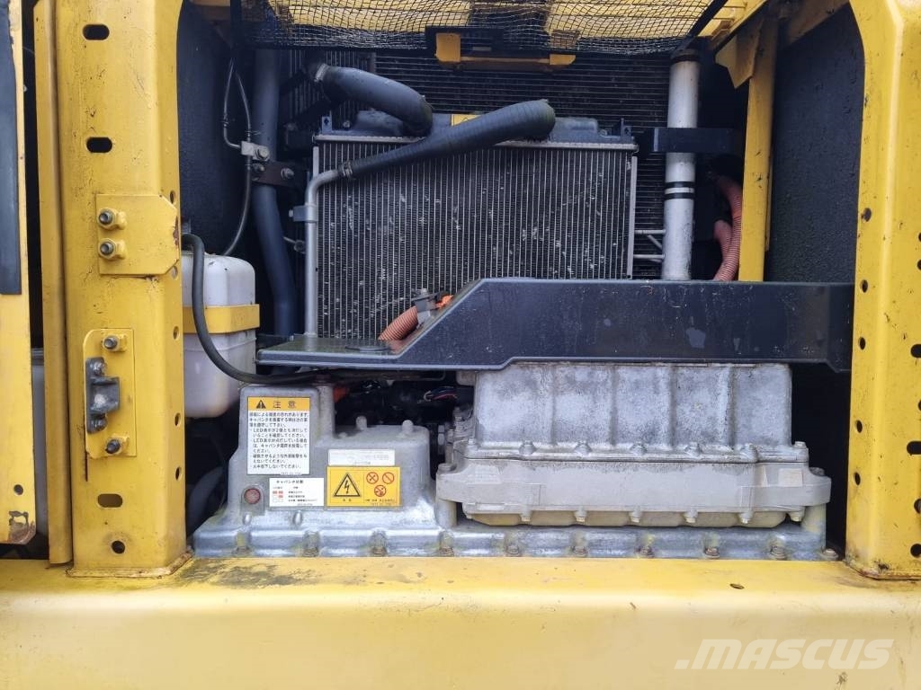 Komatsu HB 215 Hybrid حفارات زحافة