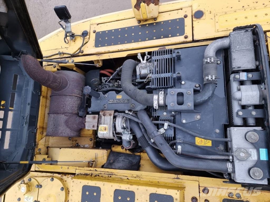 Komatsu HB 215 Hybrid حفارات زحافة