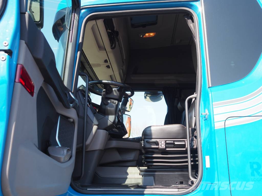 Scania R500 6x2/4 + Recker SA-DLS Camiones plataforma