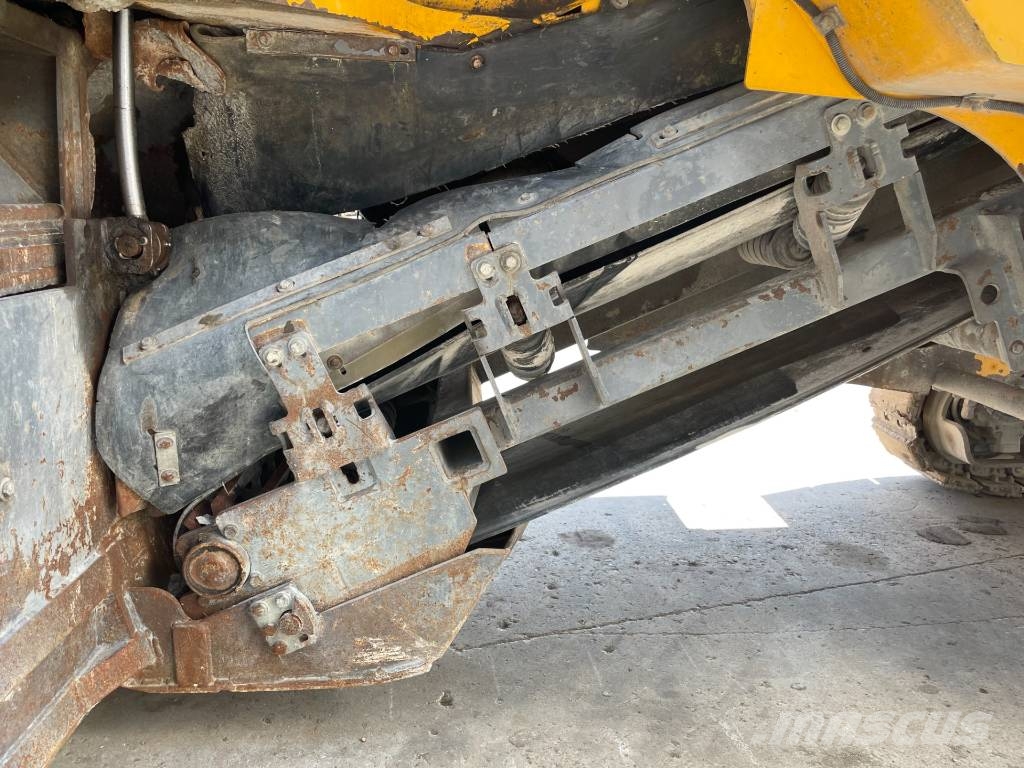 Wirtgen W 100 F Asfalta dzesēšanas iekārtas