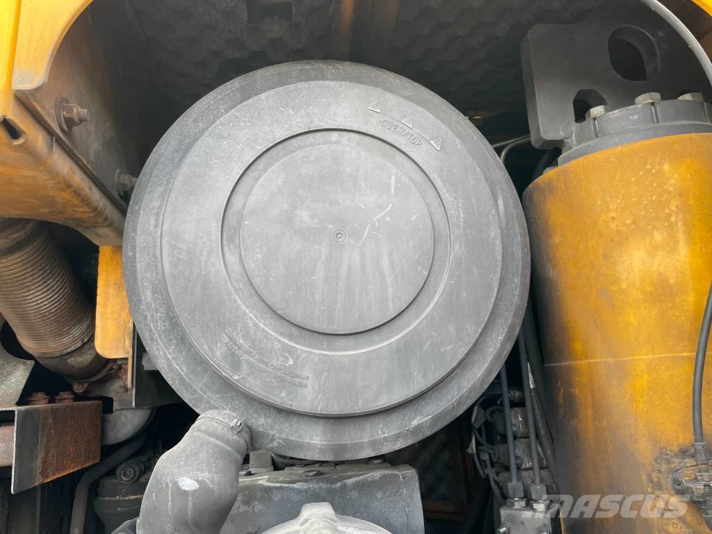 Wirtgen W 100 F Asfalta dzesēšanas iekārtas