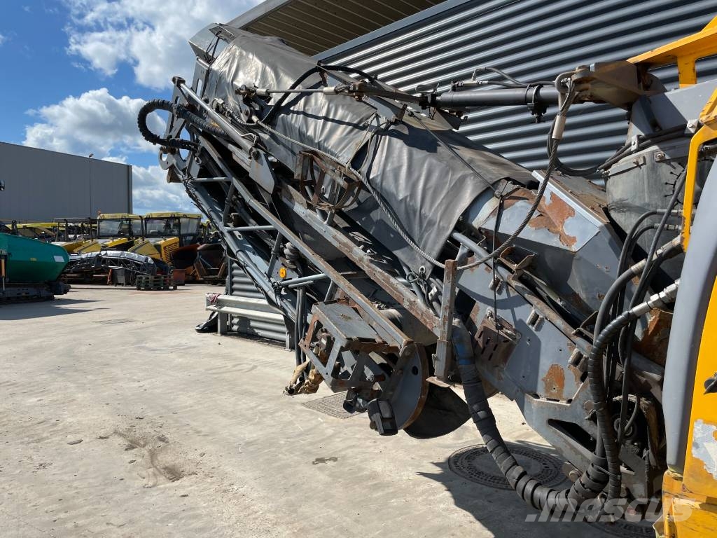 Wirtgen W 100 F Asfalta dzesēšanas iekārtas