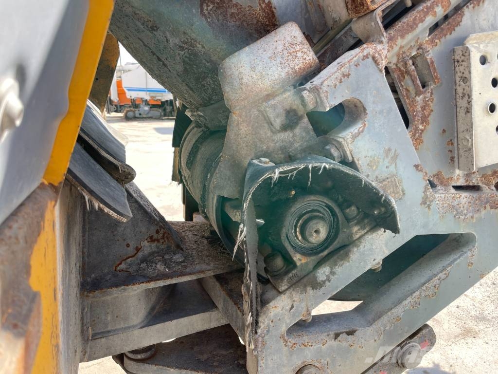 Wirtgen W 100 F Asfalta dzesēšanas iekārtas