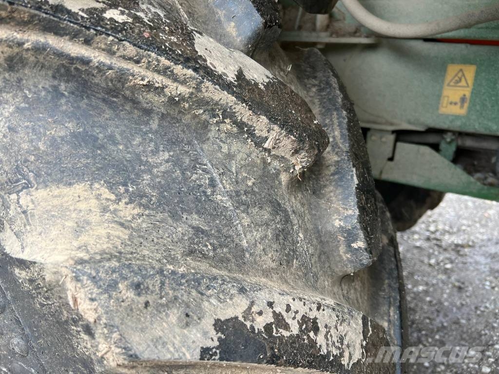 John Deere R4040i Itsekulkevat ruiskut