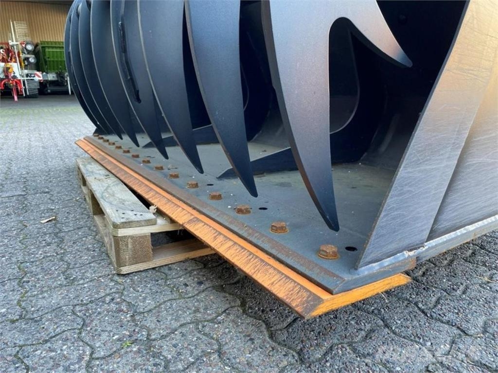 Ålö POWERGRAB PG 240L+ GREIFSCHAUFEL Manipuladores telescópicos agrícolas