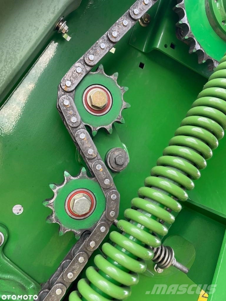 John Deere 864 RotoFlow Rundballenpressen