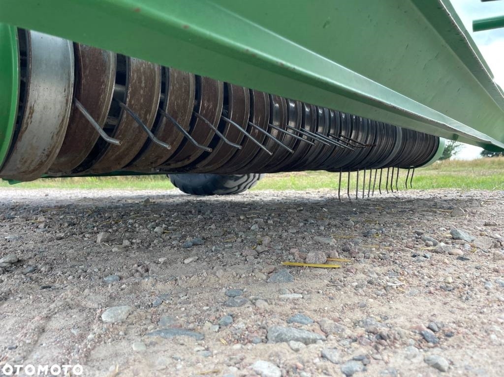 John Deere 864 RotoFlow Rundballenpressen