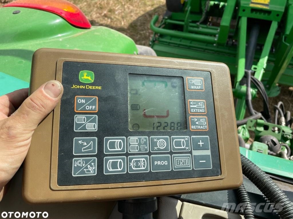 John Deere 864 RotoFlow Rundballenpressen