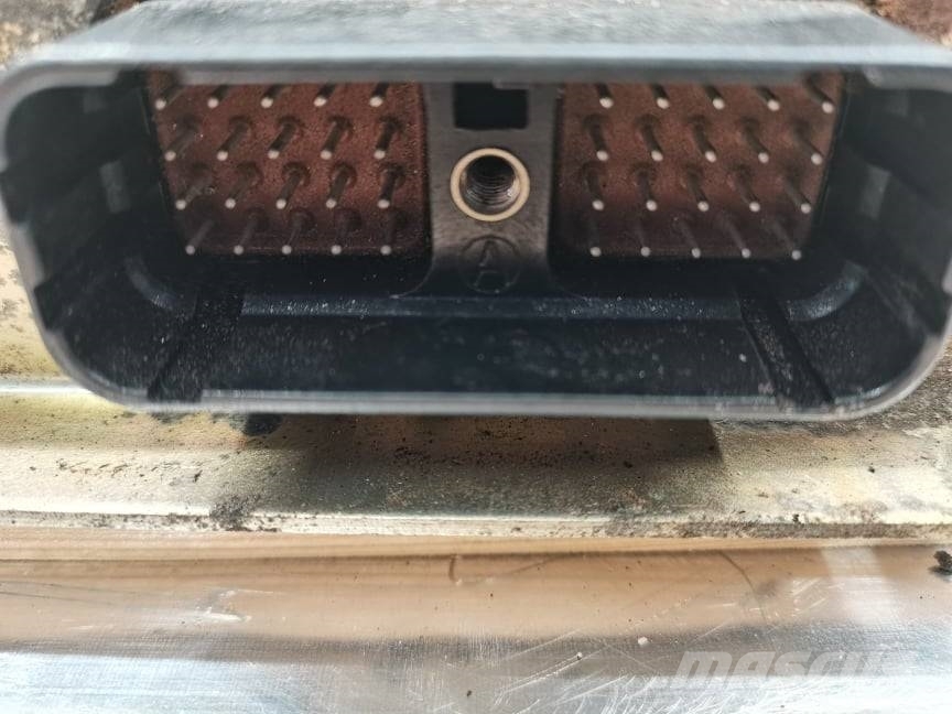 Case IH MX 1998r. module hitch 231136A4} Електроники
