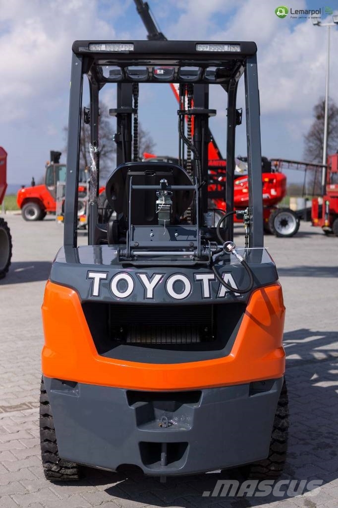 Toyota 02-8 FGJF 35 Περονοφόρα ανυψωτικά κλαρκ με φυσικό αέριο LPG