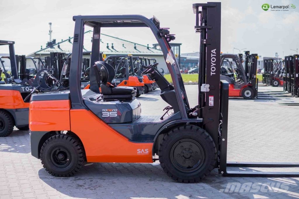 Toyota 02-8 FGJF 35 Περονοφόρα ανυψωτικά κλαρκ με φυσικό αέριο LPG