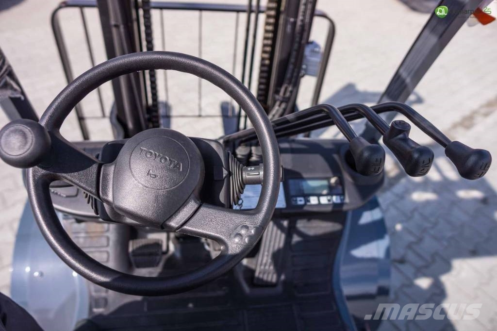Toyota 02-8 FGJF 35 Περονοφόρα ανυψωτικά κλαρκ με φυσικό αέριο LPG