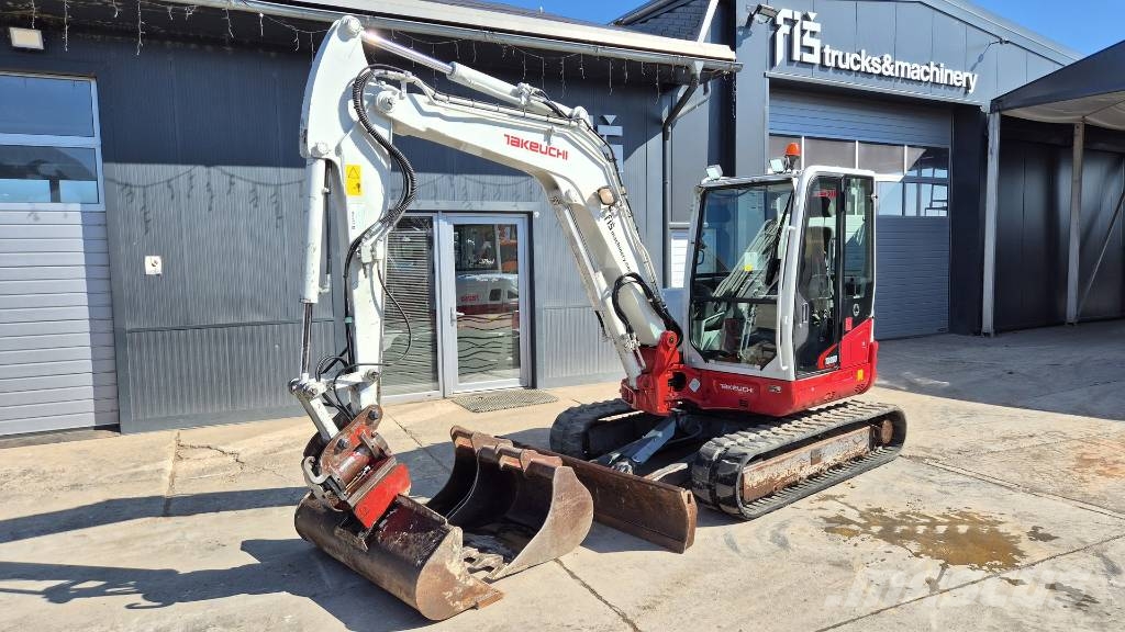 Takeuchi TB260 - POWERTILT - 3X BUCKETS - 2018 YEAR Minigraafmachines < 7t